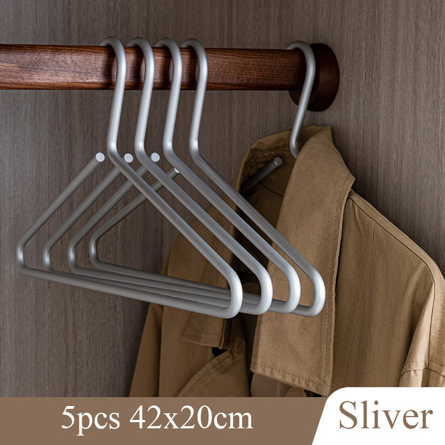 Set of 5 luxury metal hangers in gold/silver - seamless storage solution