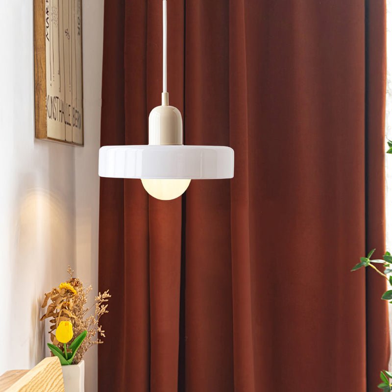 Kleurrijke hanglamp van glas-in-lood met modern design
