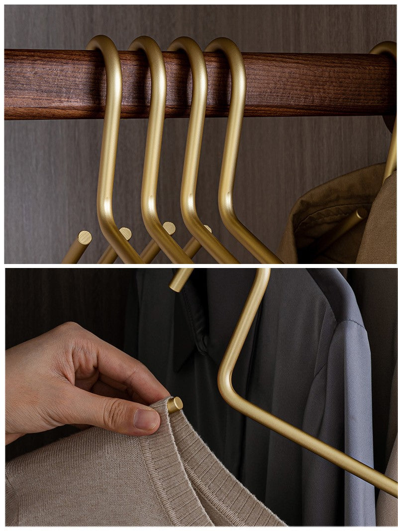 Set of 5 luxury metal hangers in gold/silver - seamless storage solution