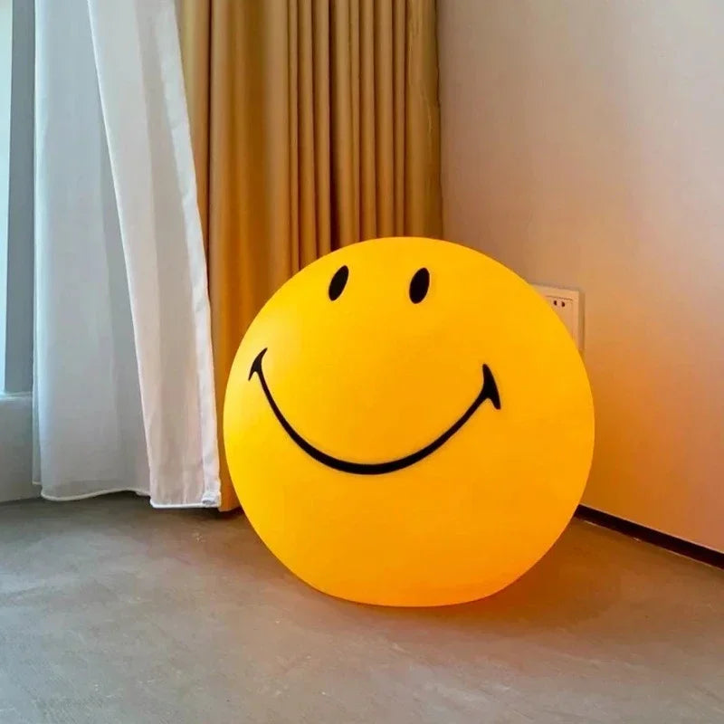 Oplaadbare LED nachtlamp met vrolijk smiley ontwerp