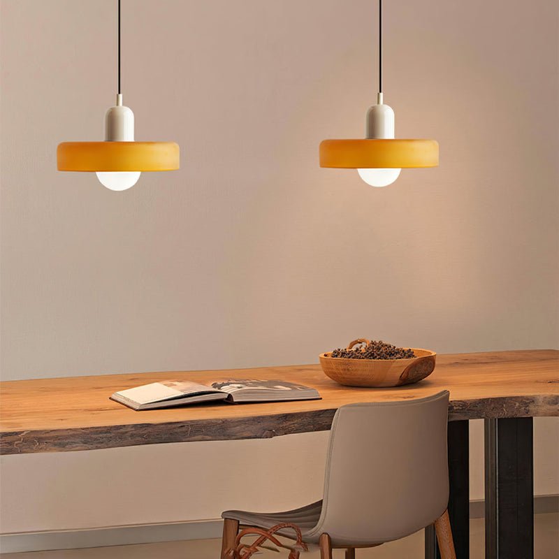 Kleurrijke hanglamp van glas-in-lood met modern design