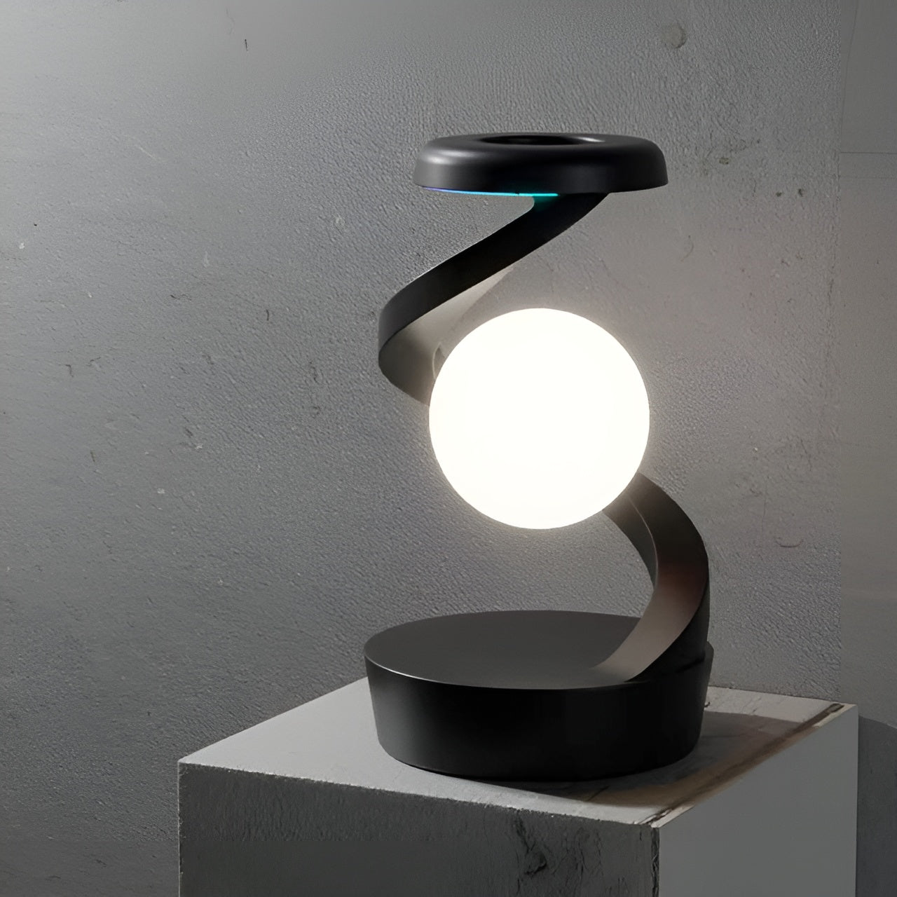 Drijvende lamp met draaibaar LED-licht en draadloze oplader
