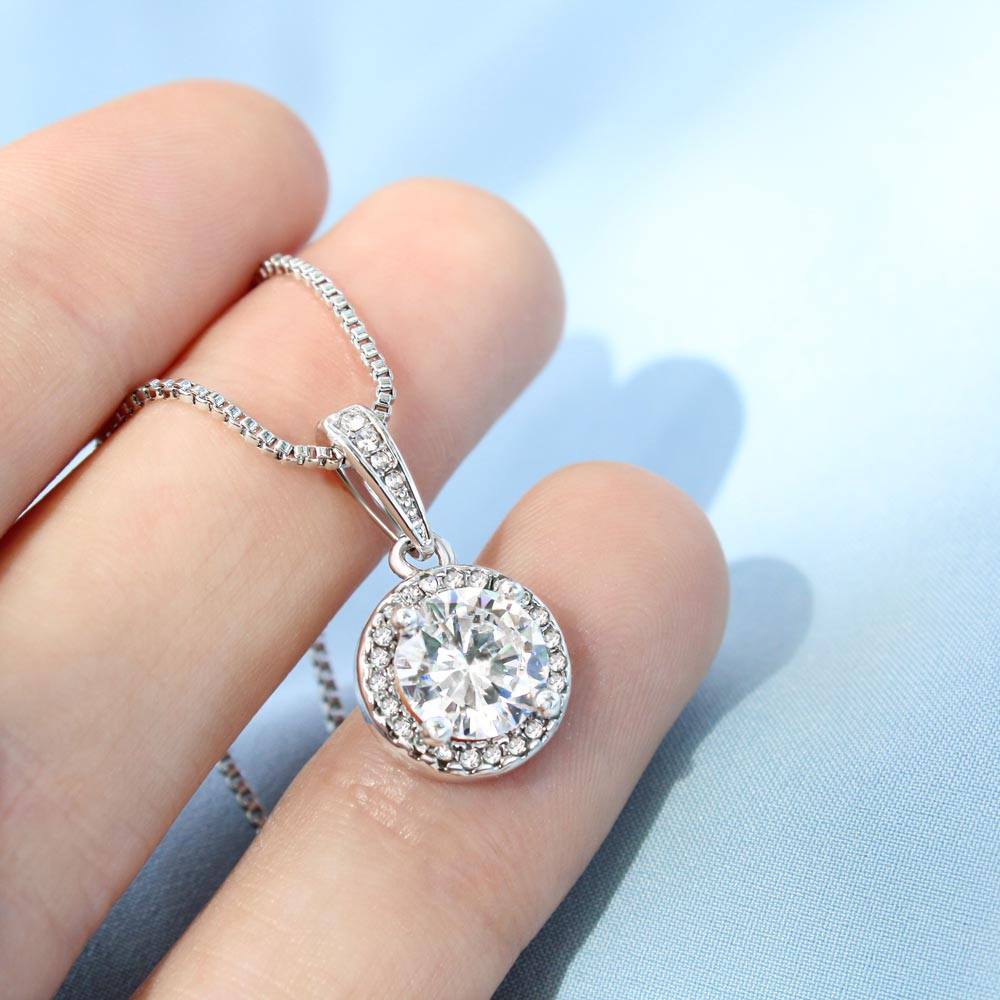 Eeuwige Liefdesketting - Tijdloos Sieraad met Cushion-Cut Steen