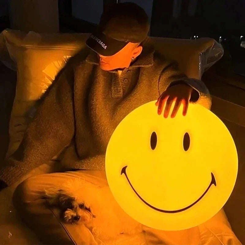 Oplaadbare LED nachtlamp met vrolijk smiley ontwerp