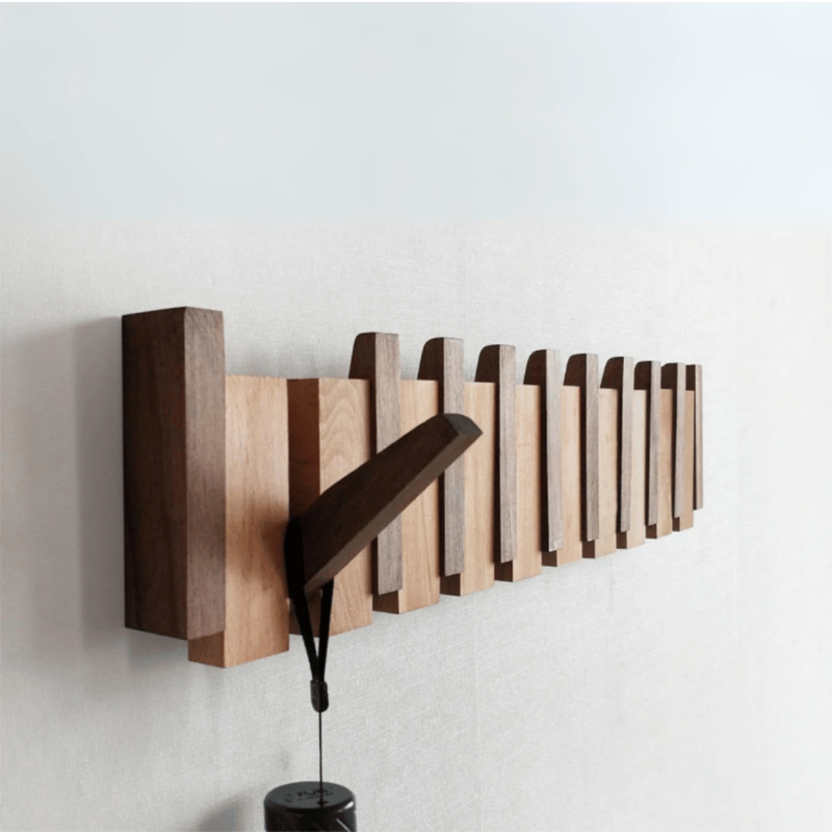 Houten Kapstok met Piano Design en Ruimtebesparende Haken