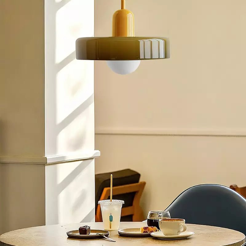 Kleurrijke hanglamp van glas-in-lood met modern design