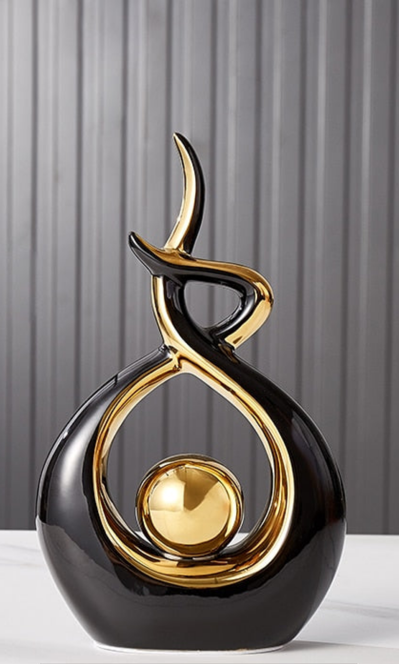 Abstracte keramische kunstsculptuur met gouden accenten - Modern decor voor huis en kantoor