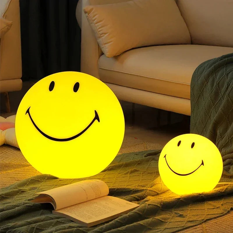 Oplaadbare LED nachtlamp met vrolijk smiley ontwerp