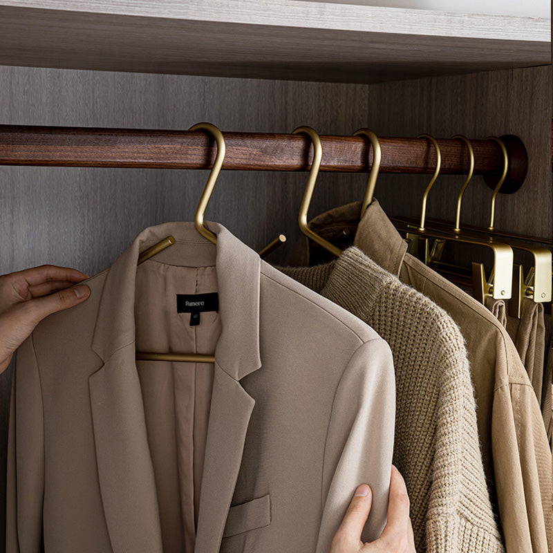 Set of 5 luxury metal hangers in gold/silver - seamless storage solution