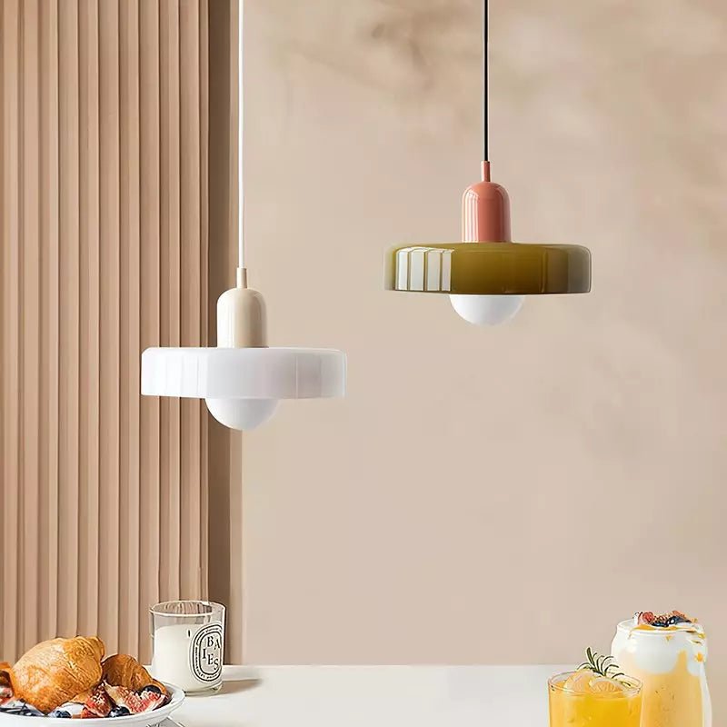 Kleurrijke hanglamp van glas-in-lood met modern design
